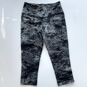 Nike Dry-Fit grey & black cropped running leggings